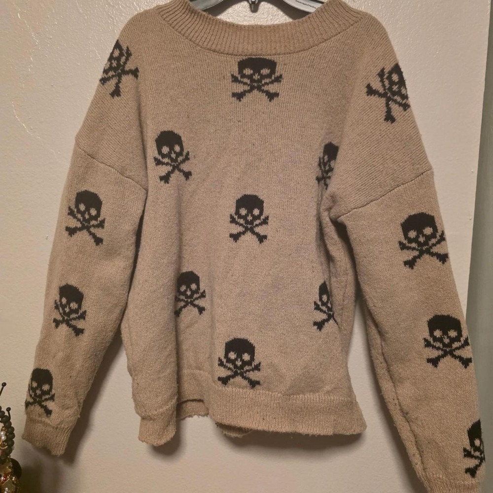No Boundaries Womens Skull Crossbones Sweater Tan Cream Goth Knit Pullover L